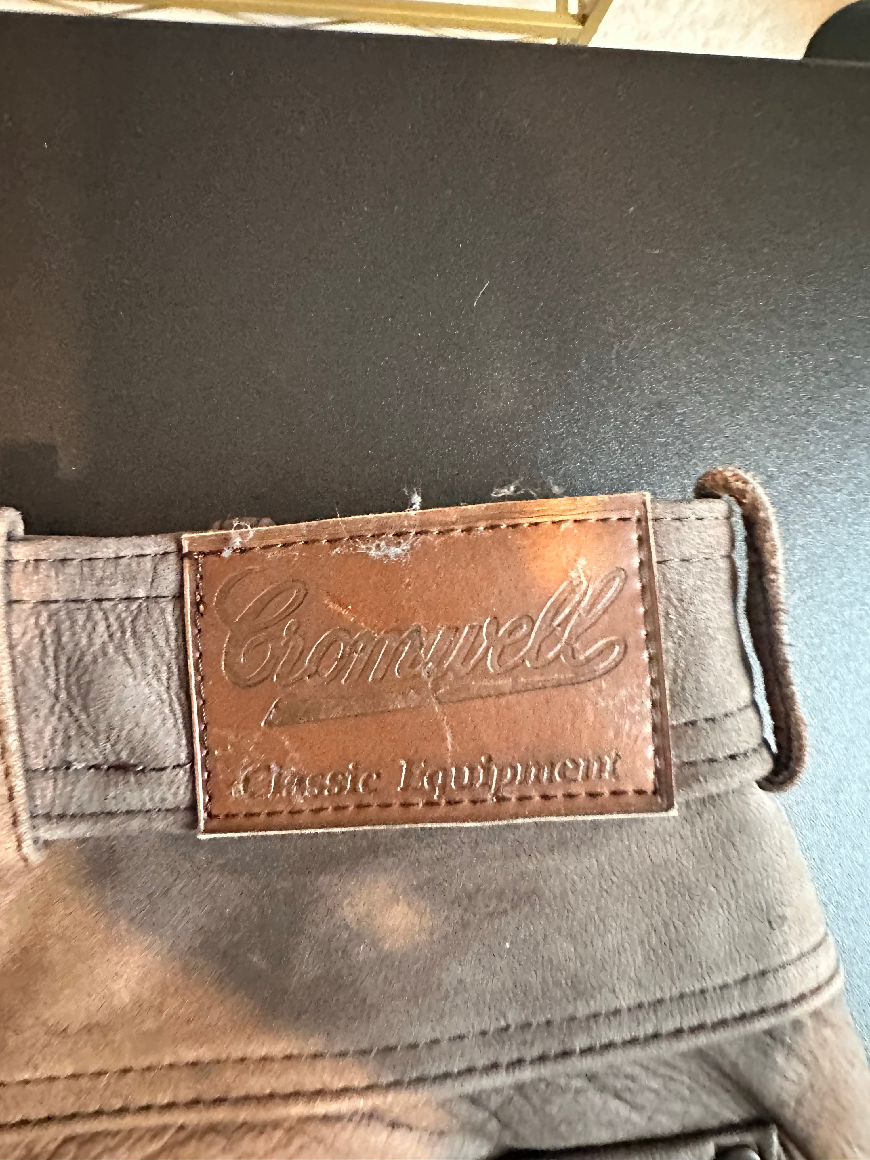 Vintage Cromwell Bottom (38)